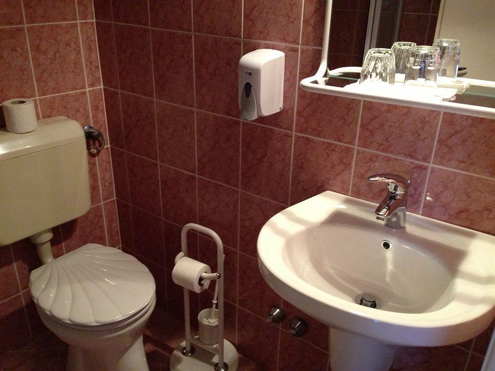 Astoria Panzio Bed & Breakfast Hévíz Екстериор снимка