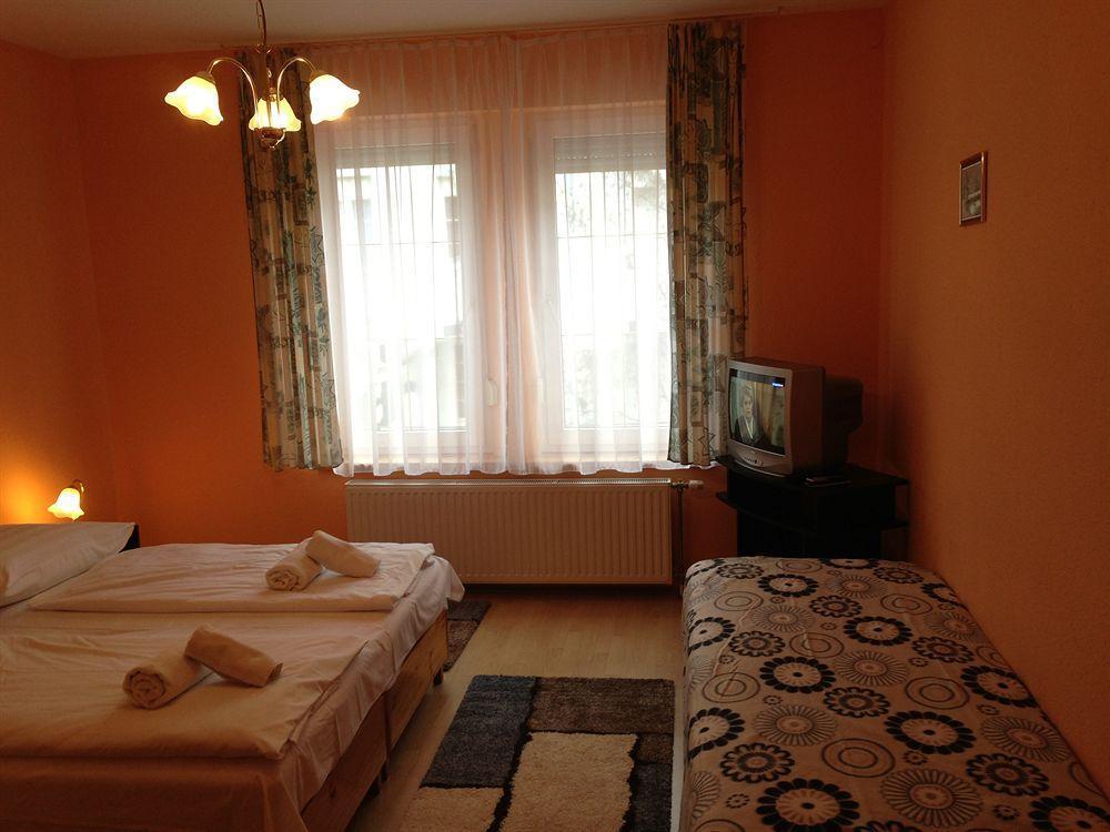Astoria Panzio Bed & Breakfast Hévíz Екстериор снимка