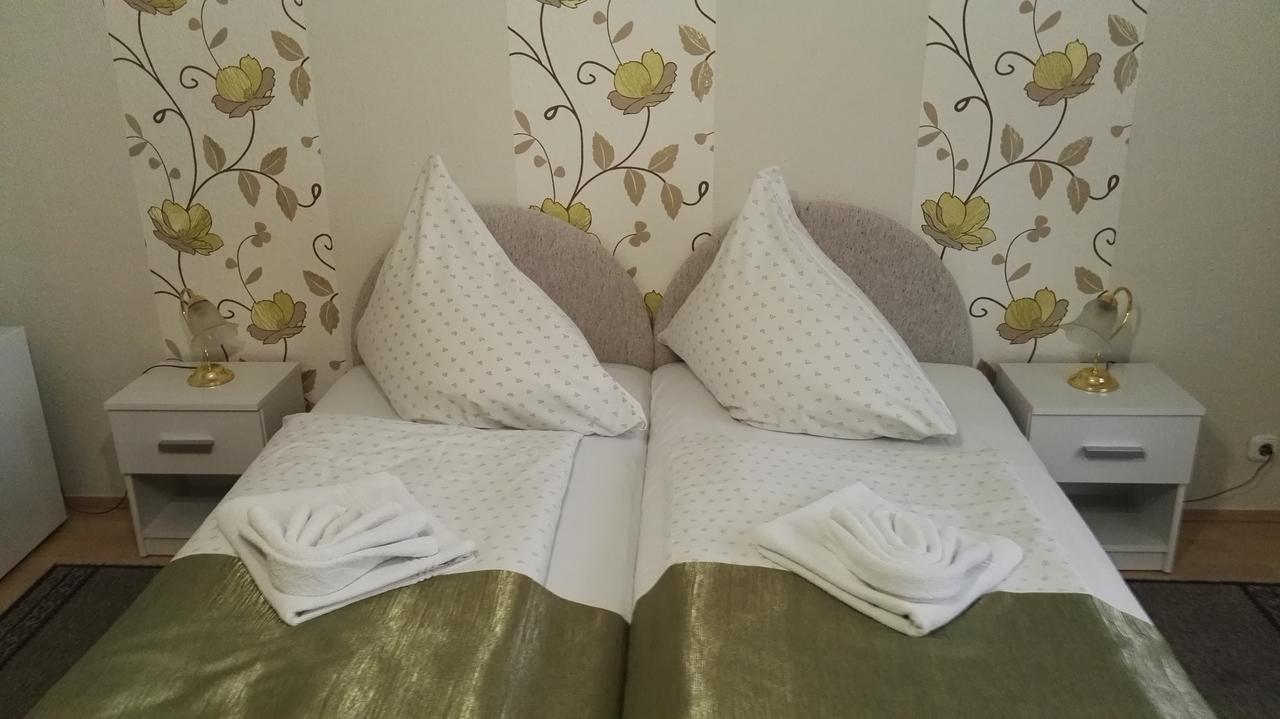 Astoria Panzio Bed & Breakfast Hévíz Екстериор снимка