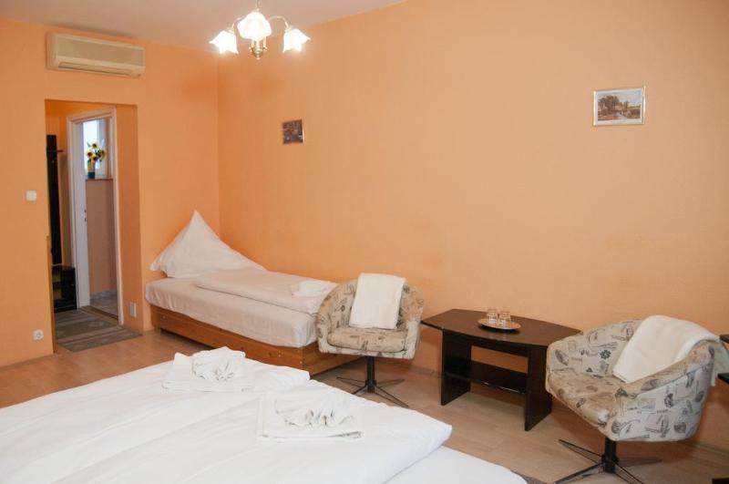Astoria Panzio Bed & Breakfast Hévíz Екстериор снимка