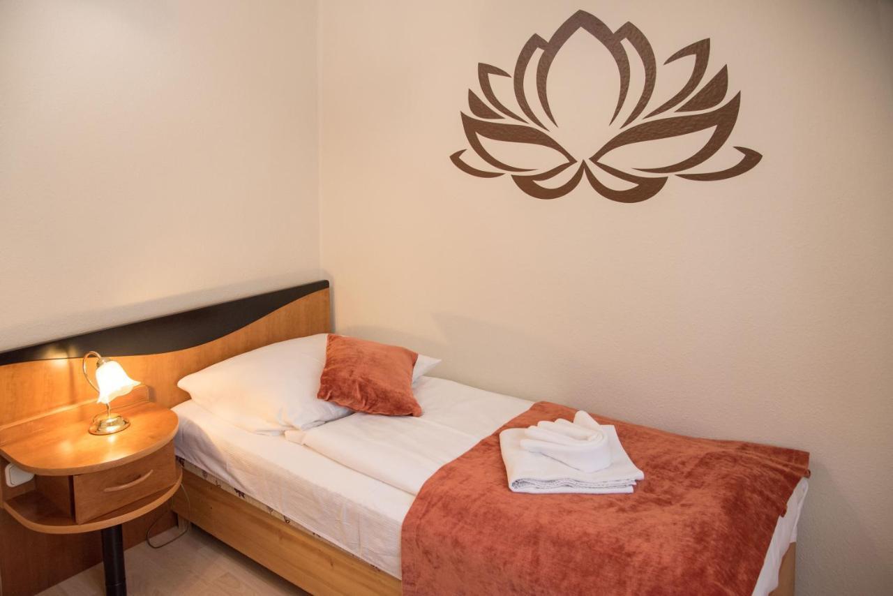 Astoria Panzio Bed & Breakfast Hévíz Екстериор снимка