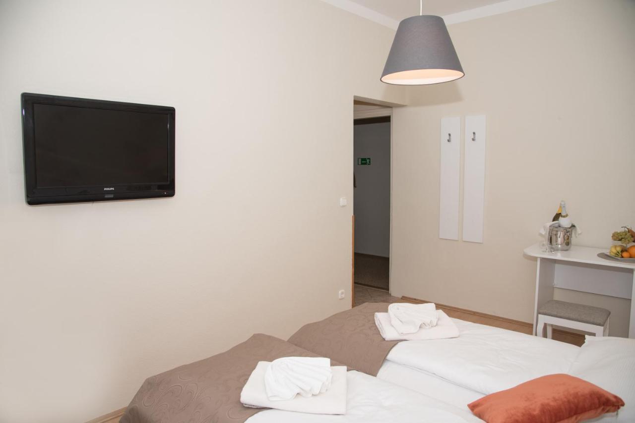 Astoria Panzio Bed & Breakfast Hévíz Екстериор снимка