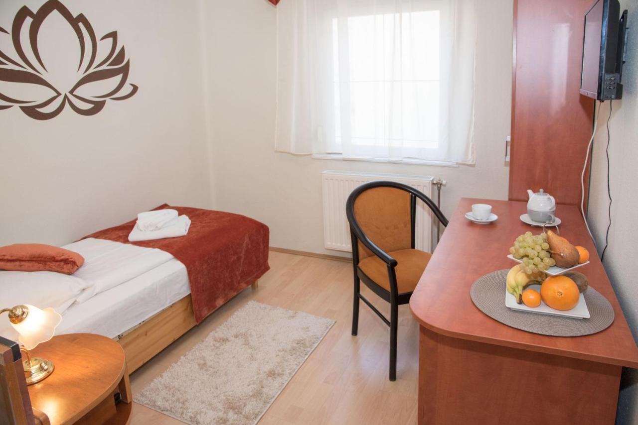 Astoria Panzio Bed & Breakfast Hévíz Екстериор снимка